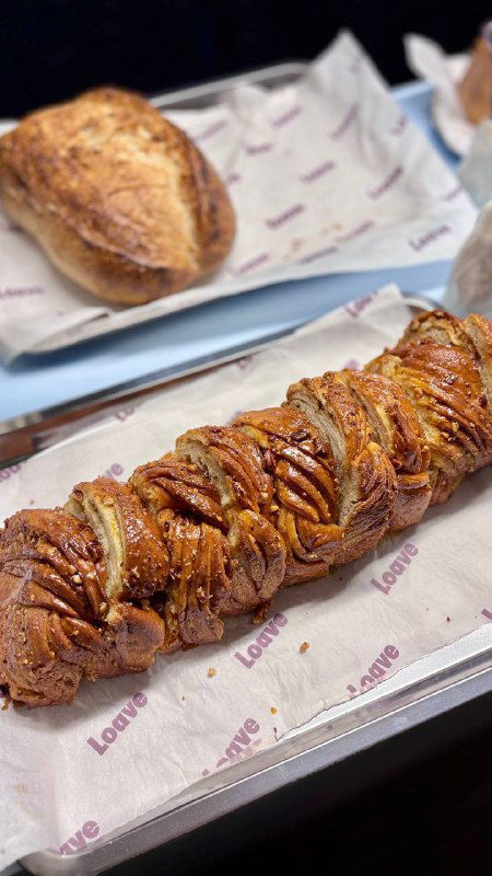 Loave — дом хлеба с черносливом и чесноком