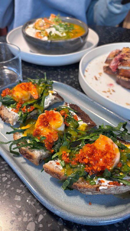 Брускетты с арахисом чили и соусом манго в Balik