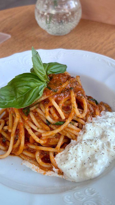 Томатно‑страчателловая любовь в Nobo