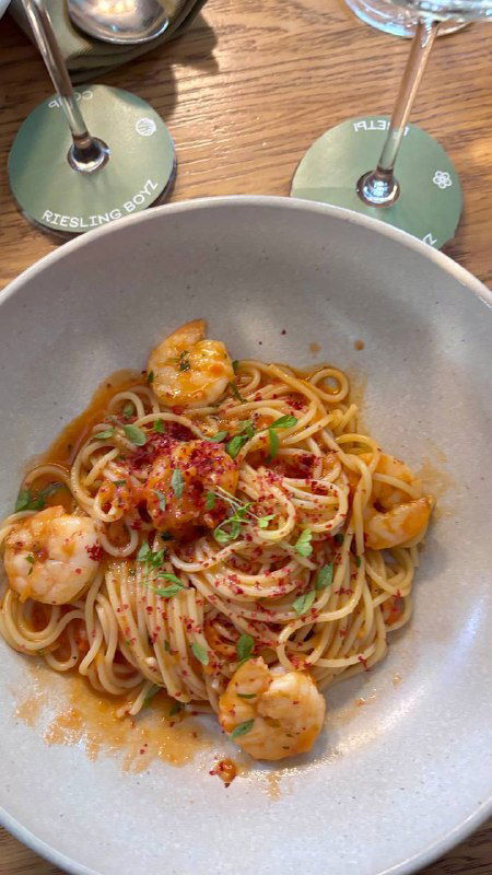 Riesling Boyz: холостяцкая квартира и дегустация вин