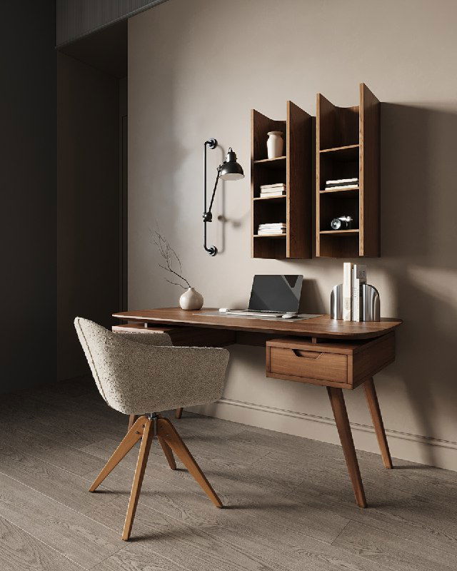Рабочая зона в нейтральной палитре: деревянный письменный стол, стул, настенные шкафчики и настенный светильник — компактная и функциональная композиция.