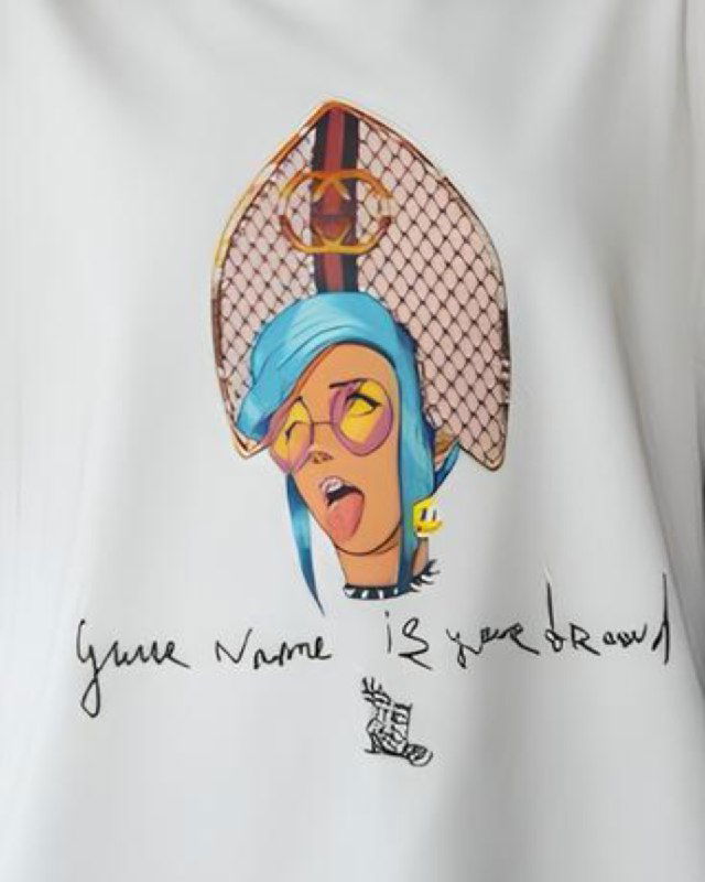 Фрагмент декоративной картины или принта с образным персонажем, размещённый как элемент декора в проекте интерьера спальни.