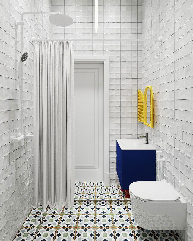 Перспективный вид душевой зоны: шторка, потолочный душ, белая плитка, жёлтые ставни над раковиной и орнаментный напольный рисунок в русском стиле.