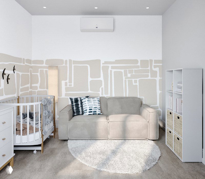 Вид на детскую с другой стороны: диван, модульная система хранения и стена с минималистичными геометрическими обоями, нейтральная палитра.