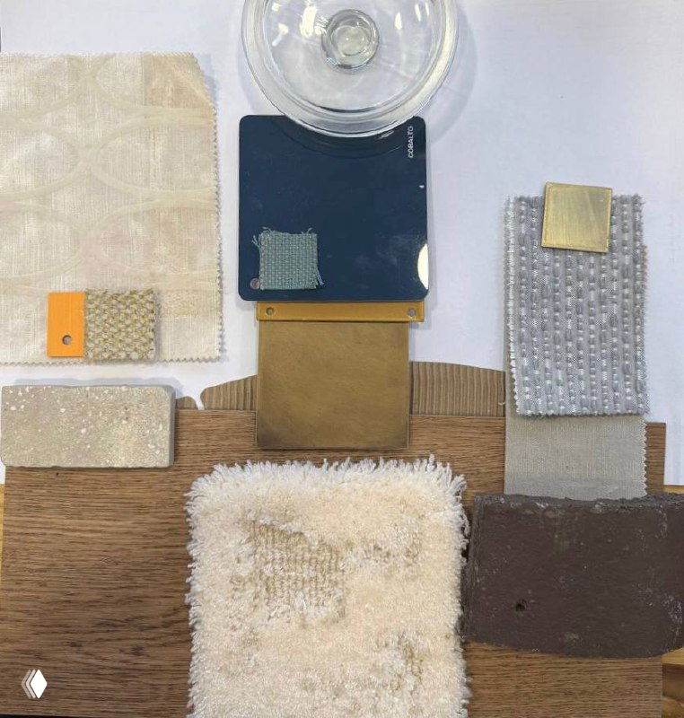 Мудборд с образцами материалов: текстуры тканей, металлические акценты, образцы паркета и декоративные вставки для реализации проекта.