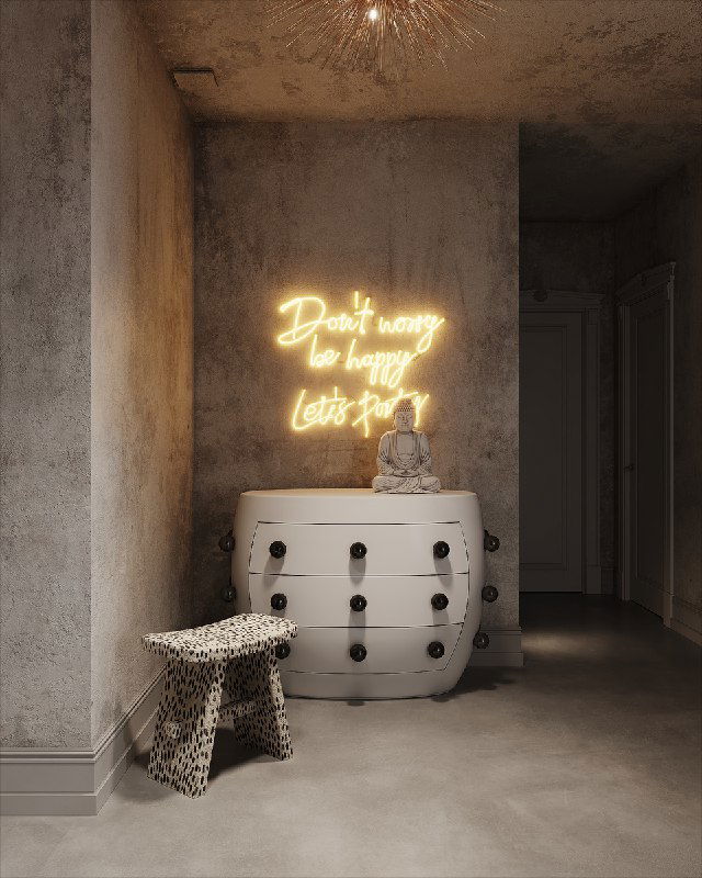 Узкий интерьерный фрагмент с круглым белым комодом Kelly Wearstler, стулом-скамьей и неоновой вывеской на фоне декоративной штукатурки в стиле старинного итальянского поместья