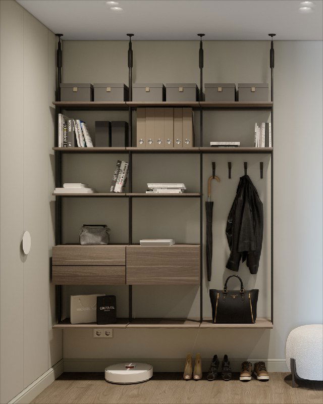 Открытый стеллаж для хранения обуви, сумок и зонтов; на нижней полке стоянка для робота-пылесоса, нейтральная цветовая гамма и аккуратная организация вещей.