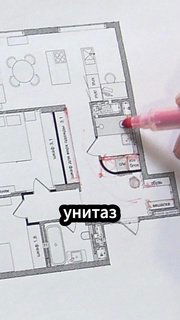 Крупный план бумажной планировки квартиры в ЖК «Континент»: видны комнаты, коридор и пометка «унитаз», рука с маркером отмечает участок.