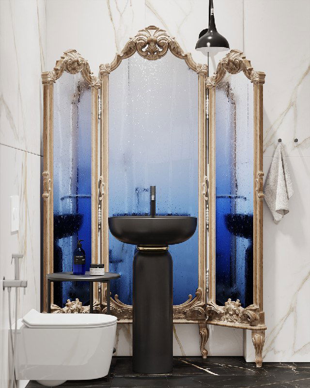 Трехстворчатое декоративное зеркало в резной золотой раме над умывальником в ванной, контраст черной сантехники и мраморной плитки.