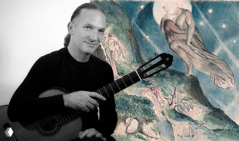 Гитарист в чёрно‑белой фотографии на фоне фрагмента иллюстрации Данте, подчёркивающий инструментальный аспект программы.