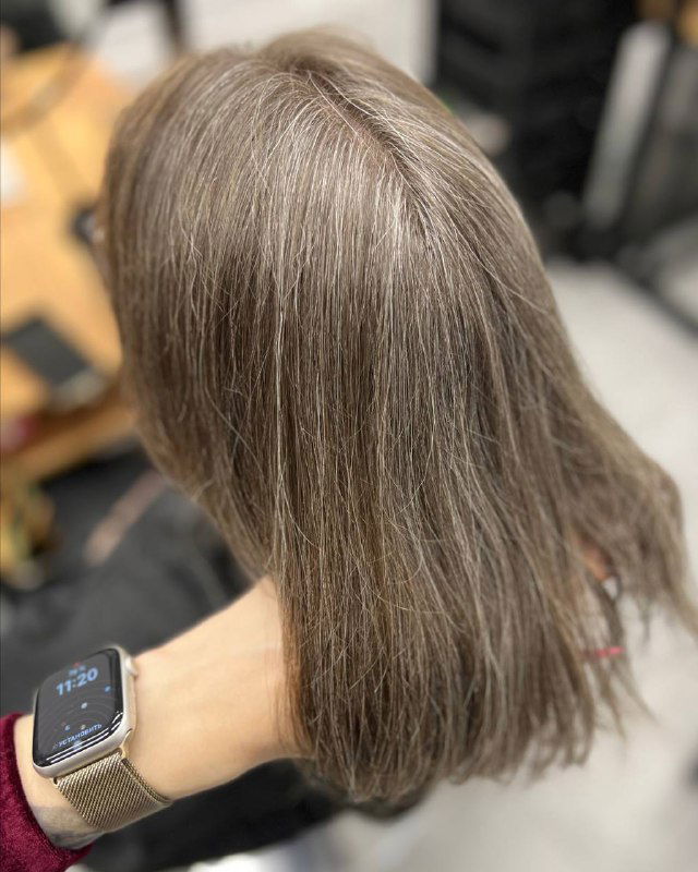 Добавление красного к седым волосам и чёрным кончикам