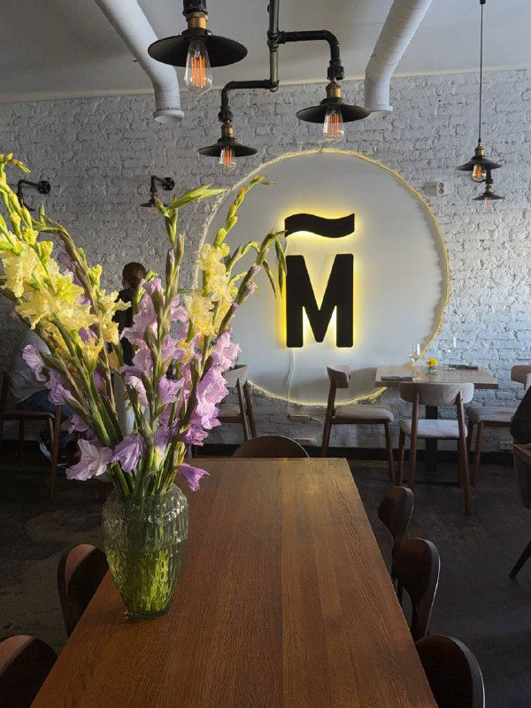 Идём за вином и авторской кухней