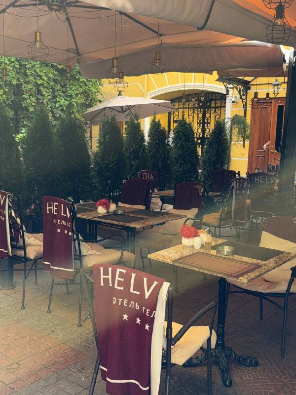 Идём в Cafe Claret