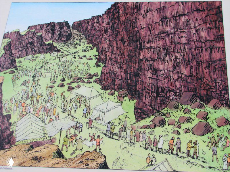 Иллюстрация или информационная панель с изображением исторической сцены: люди у высокой скалы, стилизованная графика о старинных собраний на Тингведлире.