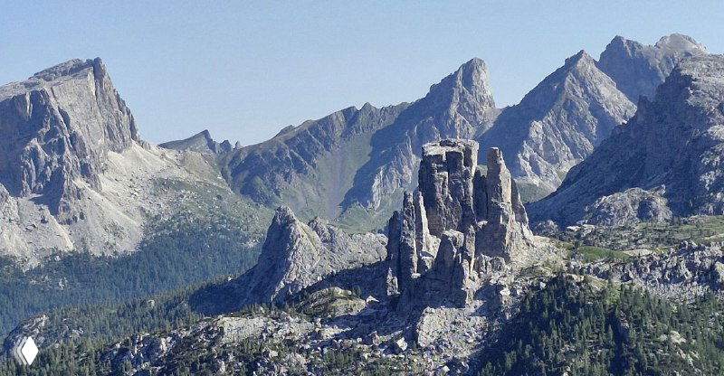 Массив Cinque Torri — Пять Башен в Доломитах