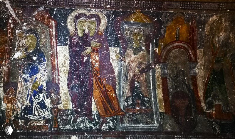 Фрагменты хорошо сохранившихся фресок с изображениями святых и орнаментами в одной из пещерных церквей долины Ихлара