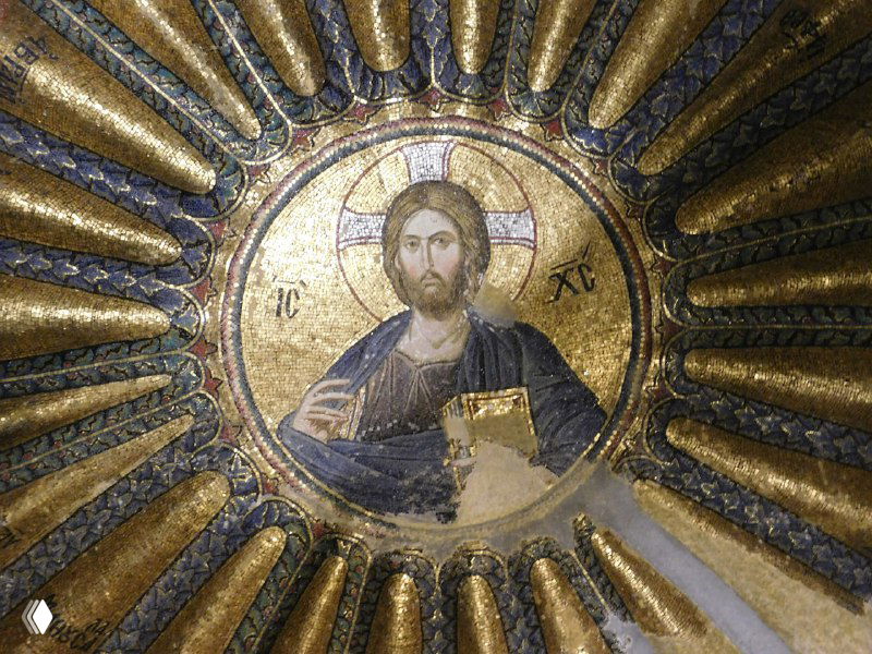 Медальон с образом Христа в куполе церкви Хора: фронтальный портрет Спасителя на золотом фоне с характерной византийской стилизацией.
