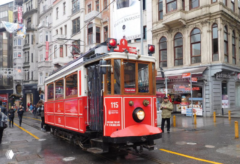 Стамбул: улица Истикляль и Галатская башня