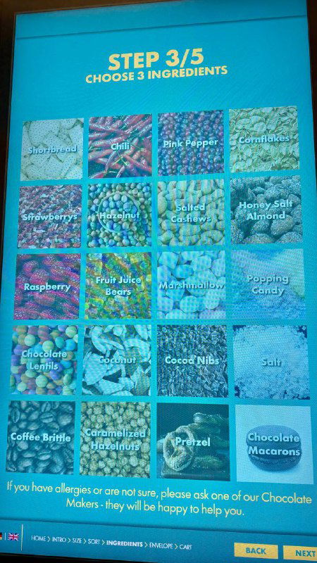 Экран выбора ингредиентов для персональной плитки: сетка с вариантами орехов, сухофруктов, хрустящих добавок и вкусовых опций.