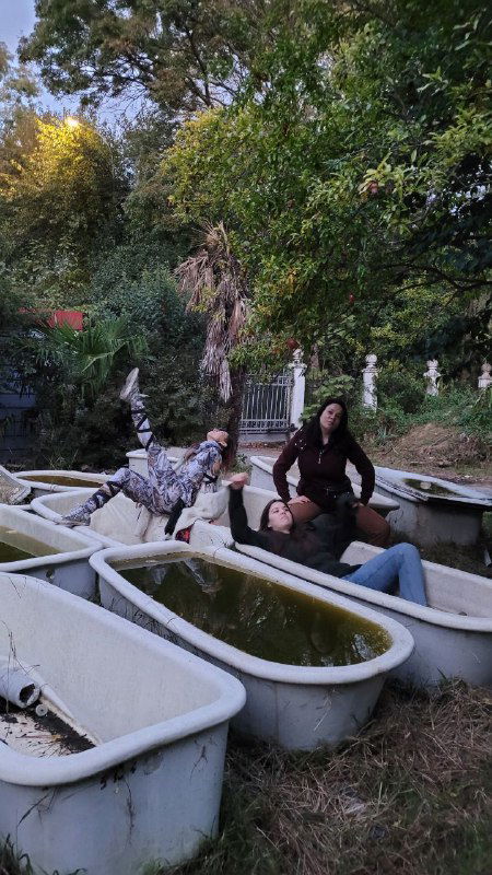 Сиквел: наши фотки в Питере с горой унитазов