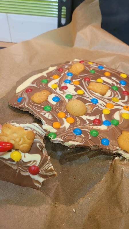 Гигантская шоколадка из 6 шоколадок и печенья