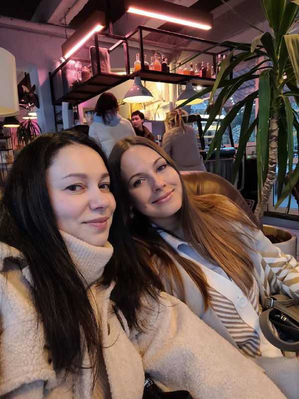 Мужик подошёл и спросил «Можно потрогать?»