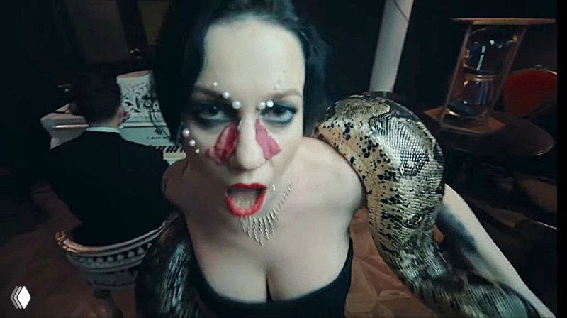 Цветы со стразами на лице