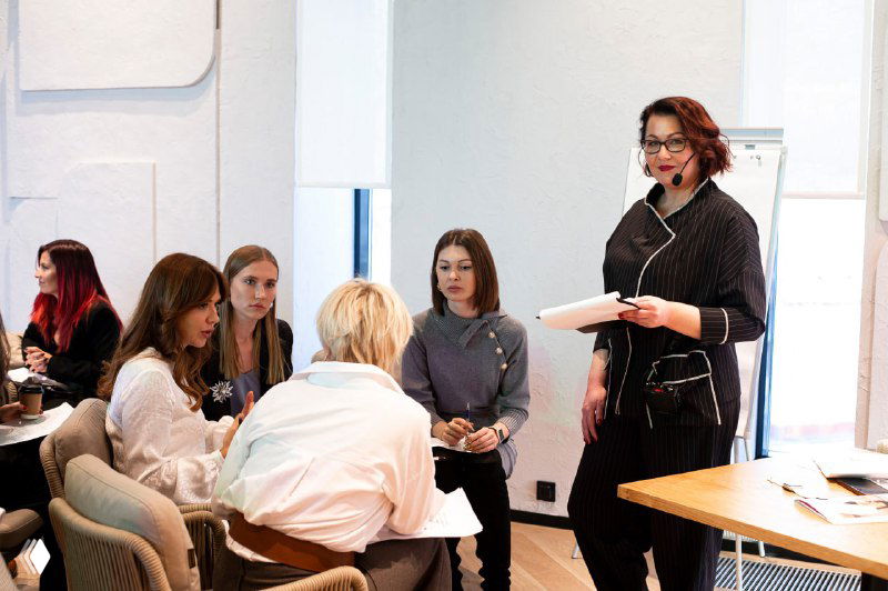 А нормально ли платить за выступления?