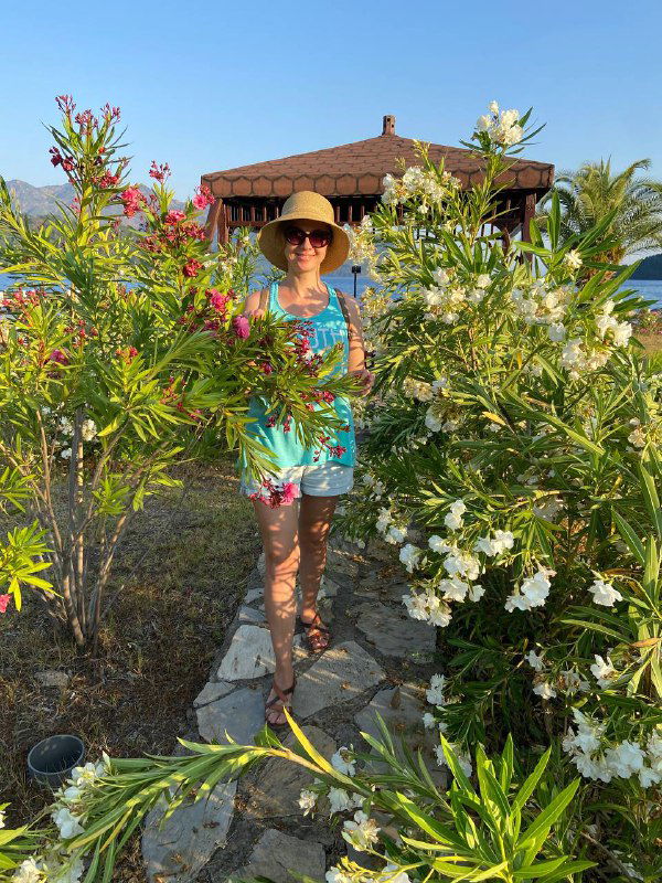 Как выбрать солнцезащитный крем и наносить его правильно