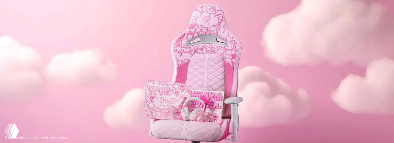 Розовое игровое кресло с узором Hello Kitty на фоне неба и облаков — часть коллекции Razer в тематике Hello Kitty.