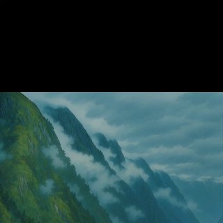 Стилизованный пейзаж в духе Ghibli: туманная горная цепь с мягким светом и плывущими облаками, напоминающая кадр аниме-трейлера.