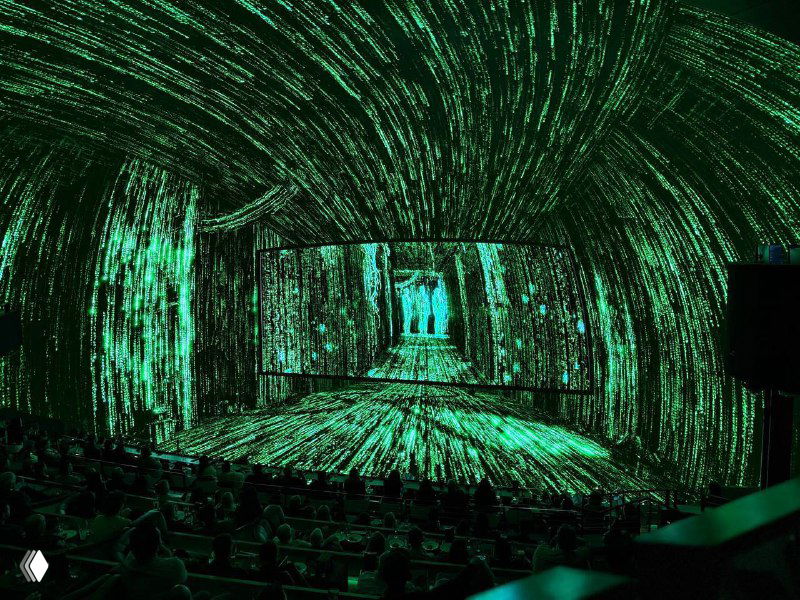 «Матрицу» показывают на круглом экране высотой 26 м