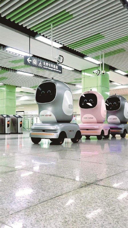 В Китае роботы уже катаются в метро