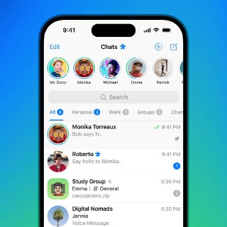 Экран чатов Telegram с полосой историй в верхней части и списком бесед: белый фон, аватары пользователей и иконки действий в интерфейсе мессенджера.