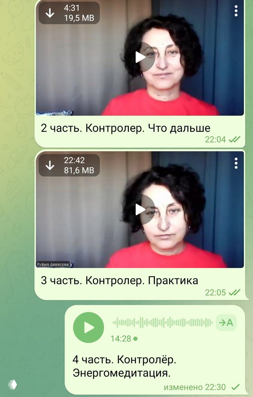 Кадр из эфира: ведущая в красной футболке смотрит в камеру; подписи к частям эфира — «2 часть. Контролер. Что дальше», визуальный контент для обсуждения.