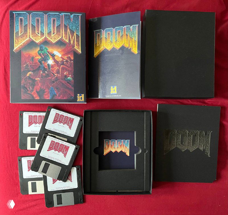 Оригинальные дискеты DOOM и Wolfenstein 3D