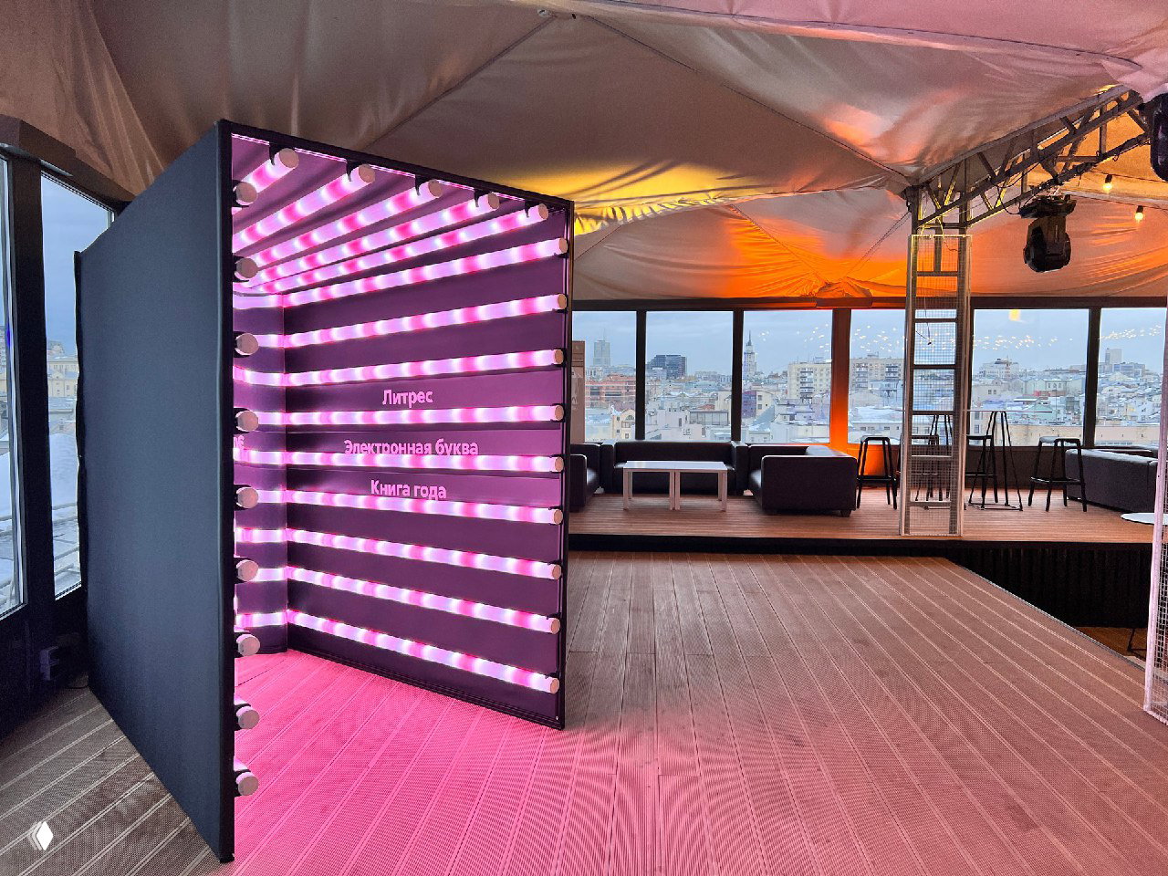 «Неоновый Туннель» — уникальная фотозона