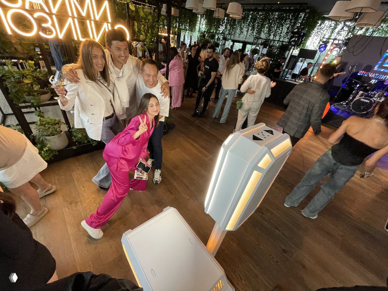 Аренда фотостойки MixUp для мероприятий