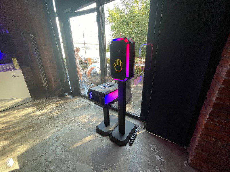 TECH‑SCAN: интерактивный сюрприз для гостей