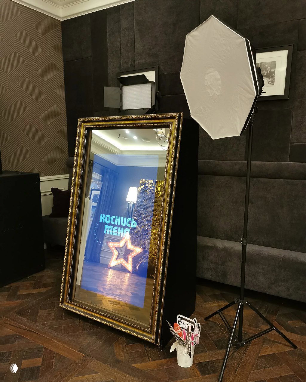 Селфи‑зеркало с сенсорным экраном и эффектами