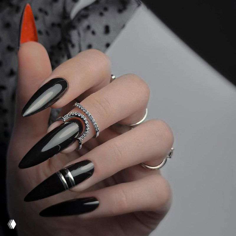 Черный маникюр: эффект Louboutin nails