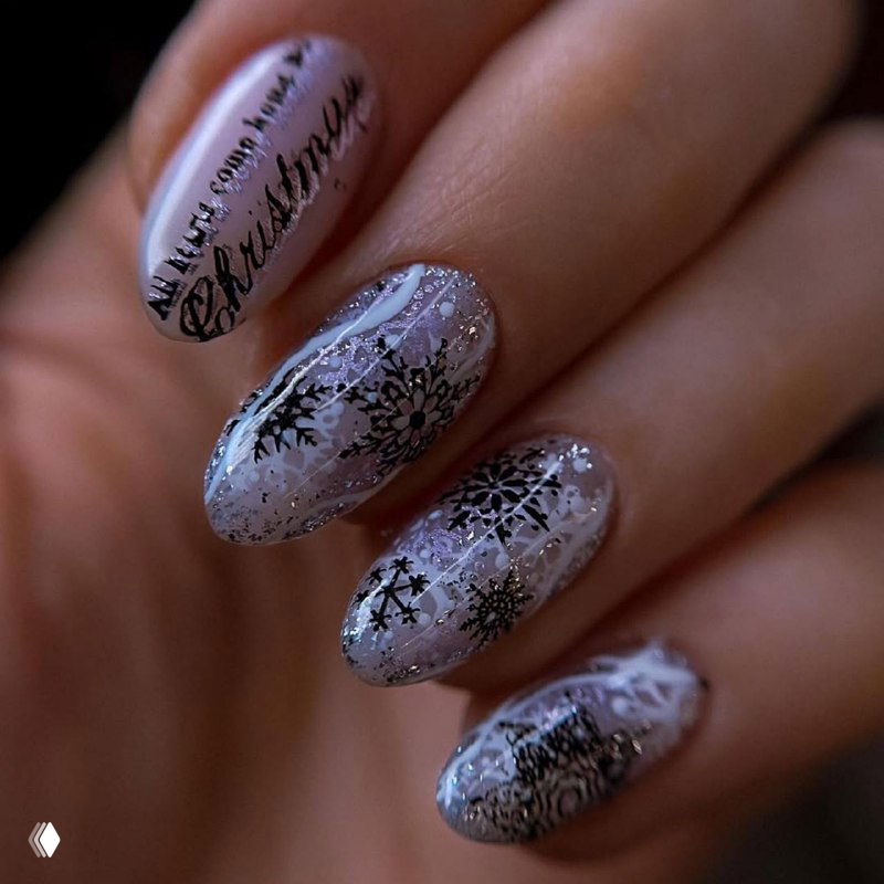 Зимняя магия на ногтях: узоры и блеск