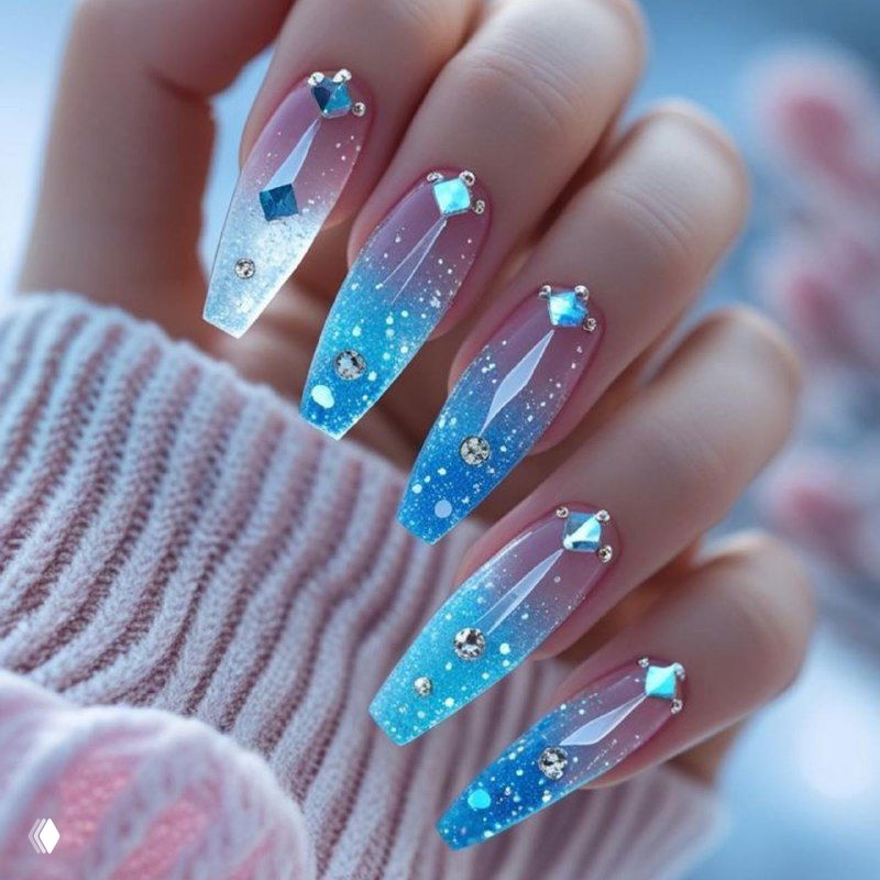 Маникюр, который сияет как лёд под солнцем