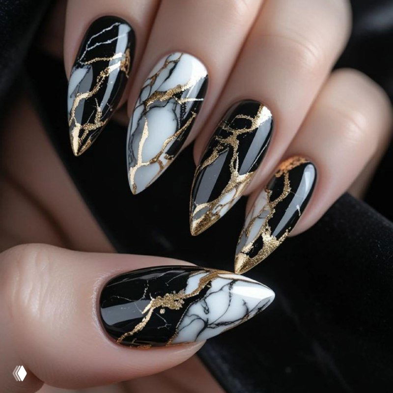 Чёрно‑белая классика с золотыми прожилками