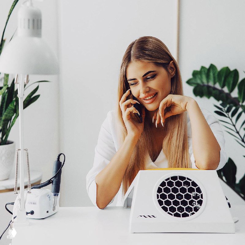 Как найти клиентов и деньги в маникюре