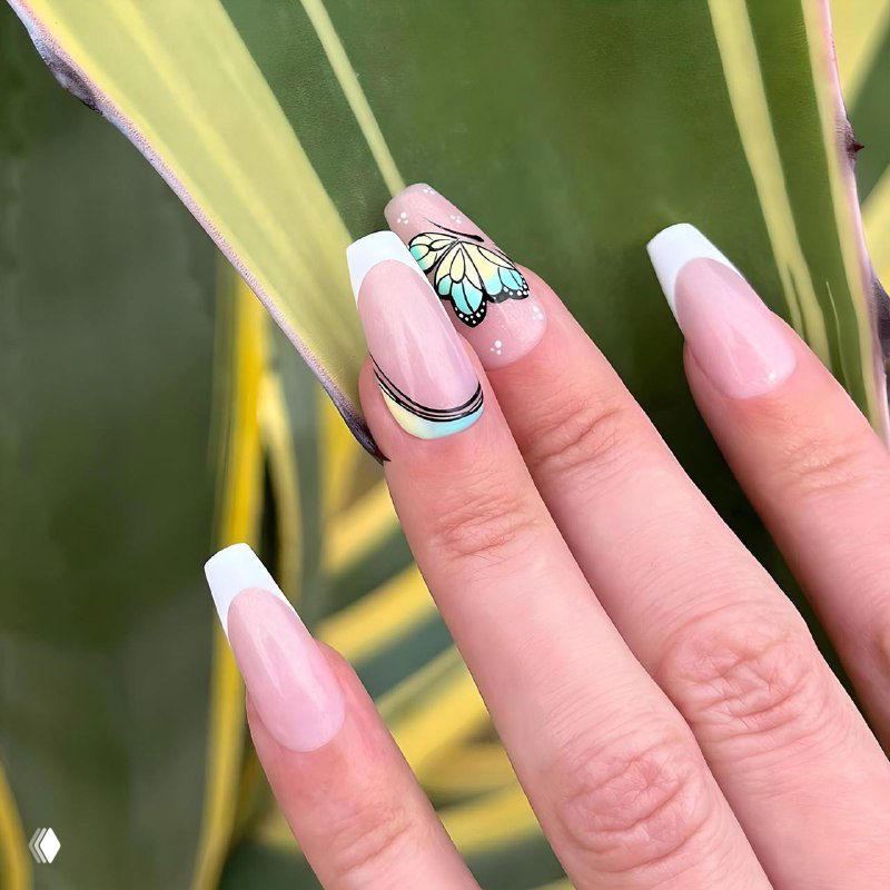 Лёгкость и свежесть: тренд на бабочек в маникюре