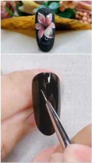 Крупный план объёмной росписи на ногте: тёмная база, розово‑белый цветок с градиентными лепестками и выпуклыми каплями.