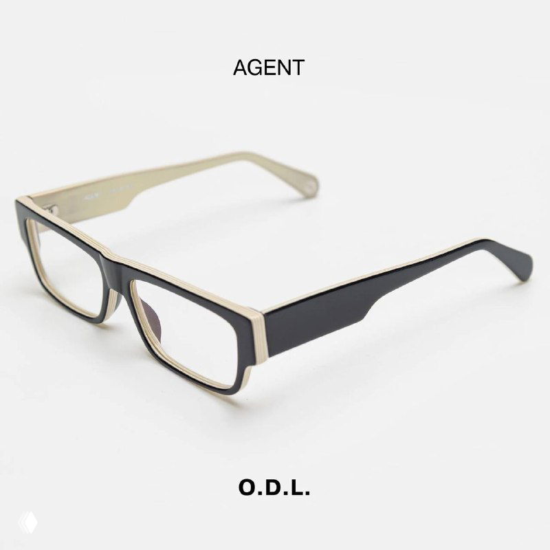 Оправa AGENT (O.D.L.) на белом фоне: графичная прямоугольная форма с контрастными вставками, крупный план аксессуара.
