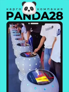 Демонстрация умных дорожных столбиков в Шэньчжэне: цилиндрические модули с круглыми сенсорными экранами, подсветкой и портами для зарядки.