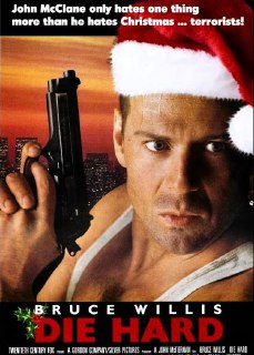 Постер фильма «Крепкий орешек» (Die Hard): Брюс Уиллис с пистолетом, рождественская шапка, урбанистический ночной пейзаж и напряжённый боевик‑атмосфера.